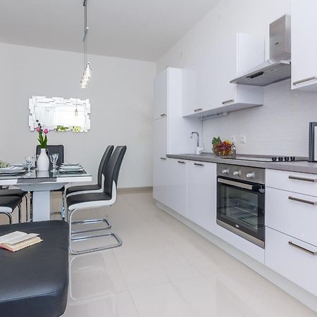 Apartments Marko Sukošan Eksteriør bilde
