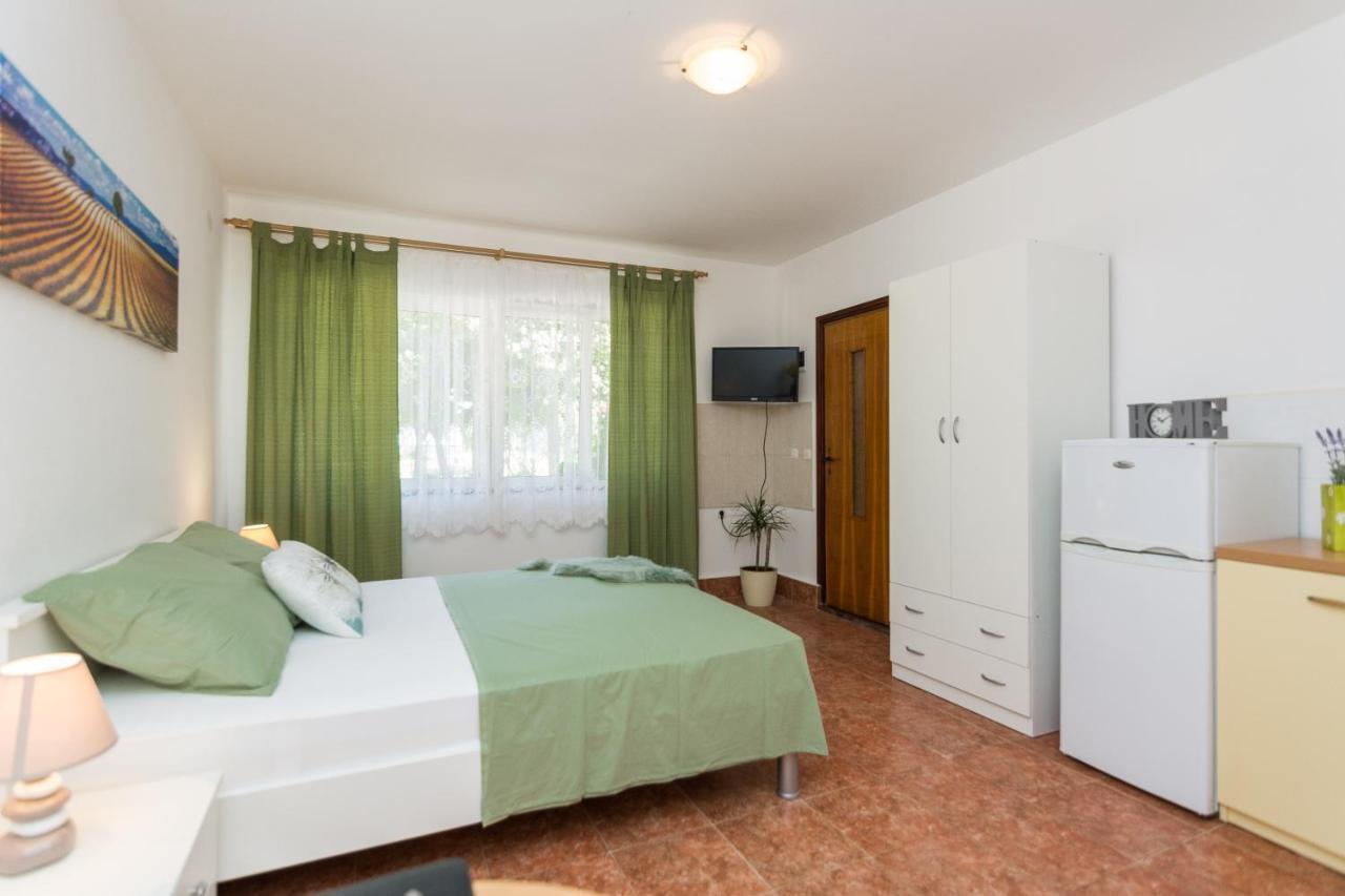 Apartments Marko Sukošan Eksteriør bilde